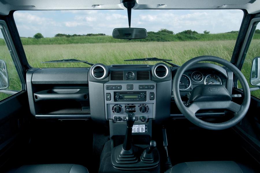  Land Rover Defender 2006 года  (фото 26 из 227)